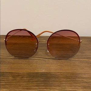 Round, pink tinted sun glasses